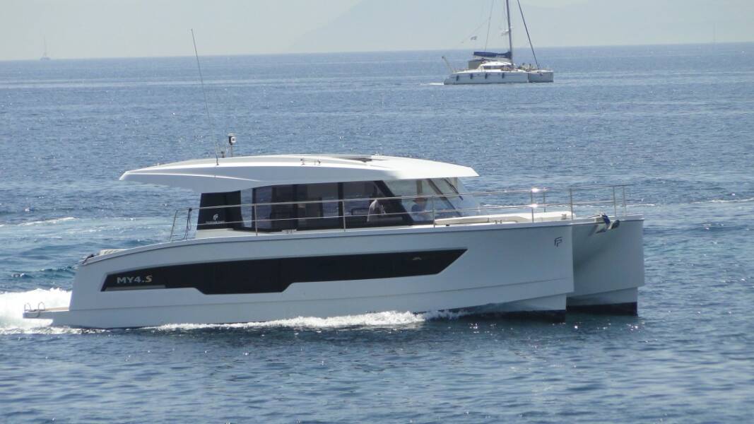 Motor Yacht 4.S