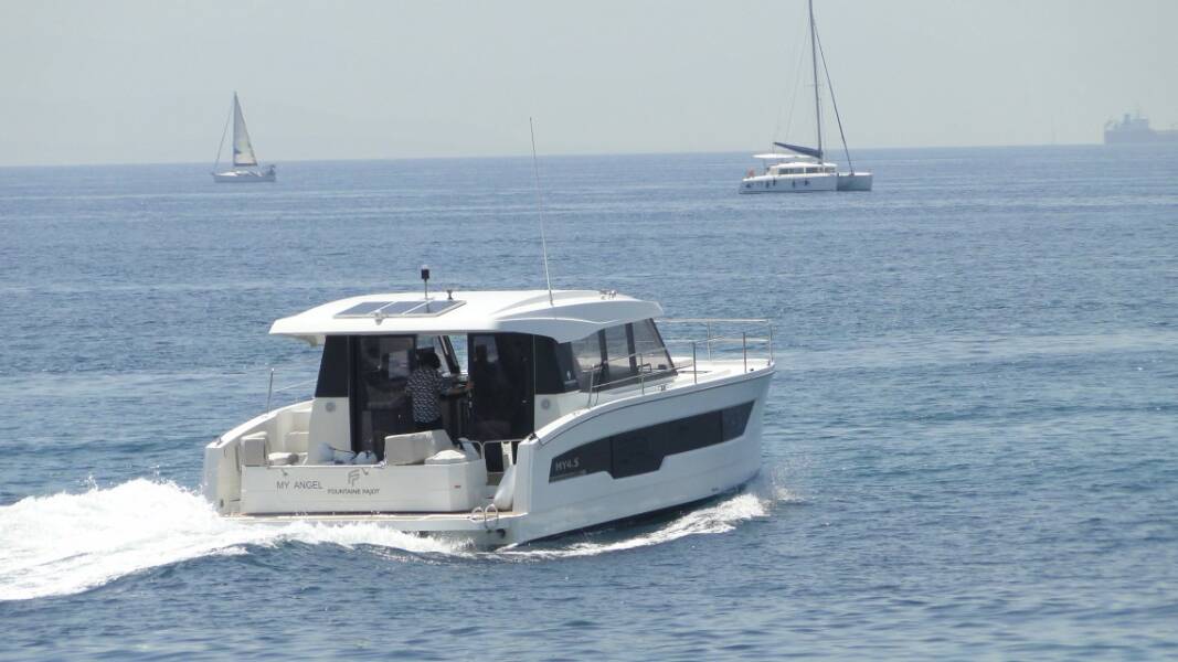 Motor Yacht 4.S