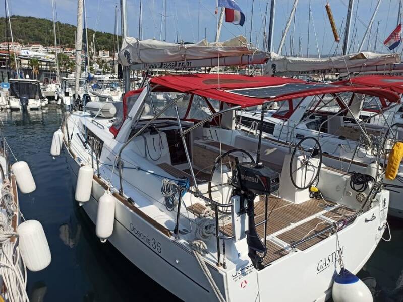 Oceanis 35