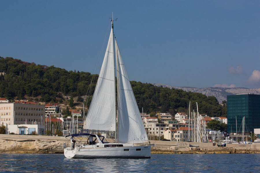 Oceanis 35