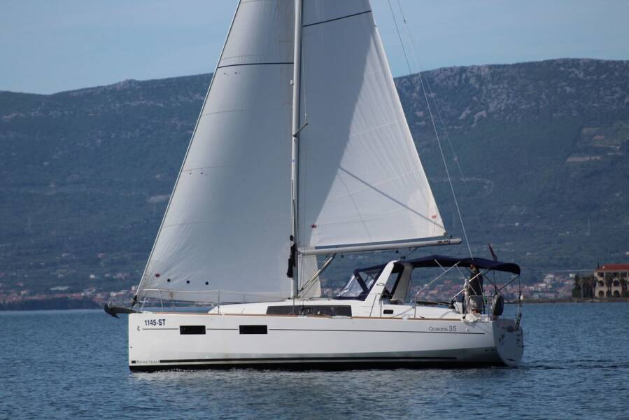 Oceanis 35