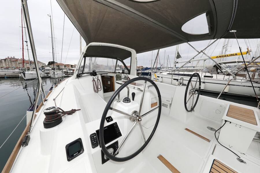 Oceanis 38