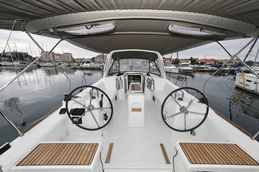 Oceanis 38