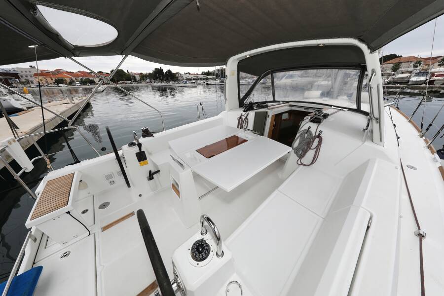 Oceanis 38