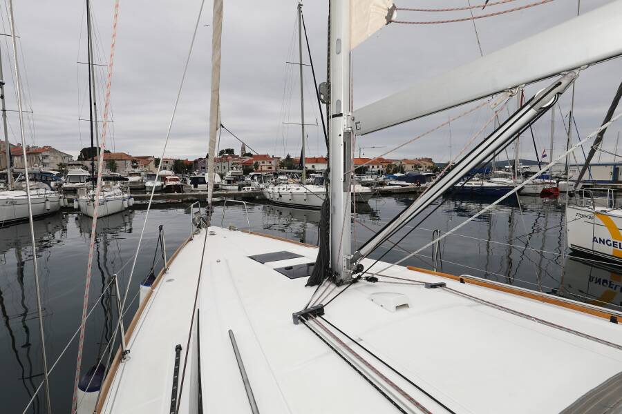 Oceanis 38