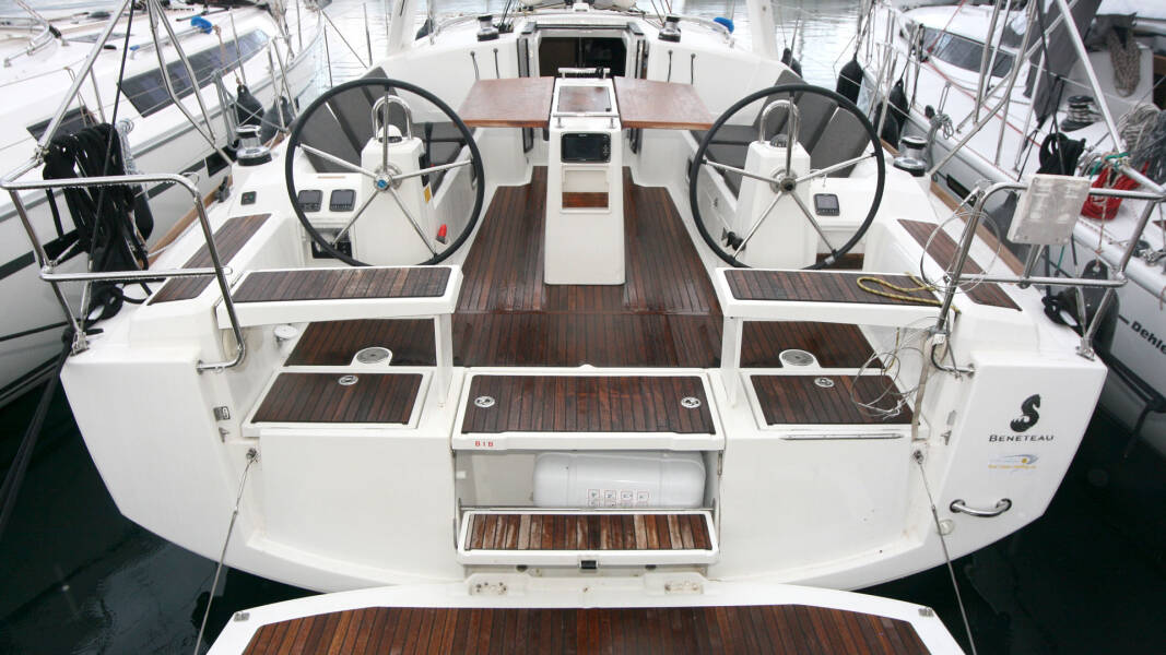 Oceanis 38