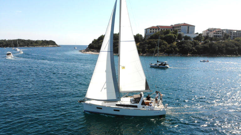 Oceanis 38