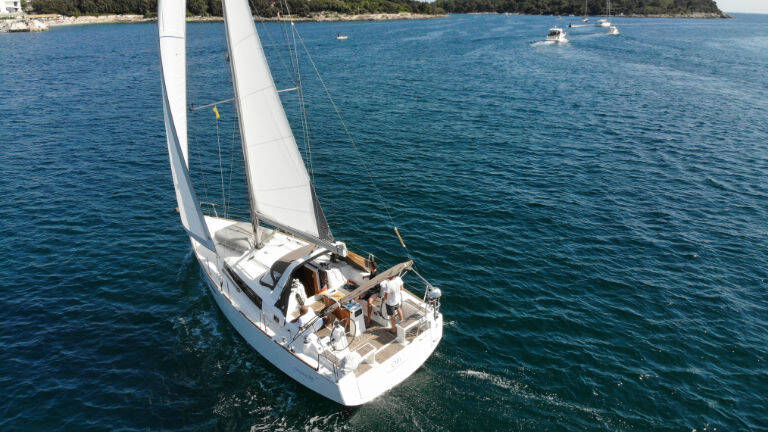 Oceanis 38