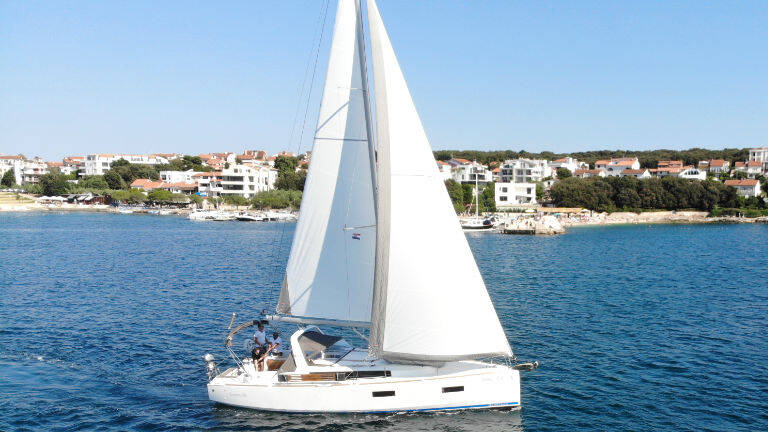 Oceanis 38