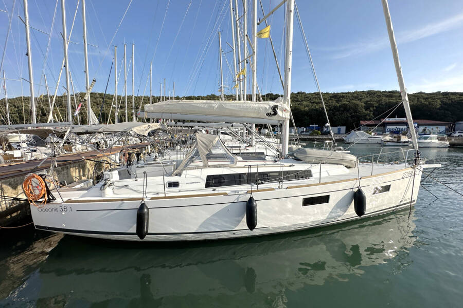 Oceanis 38.1