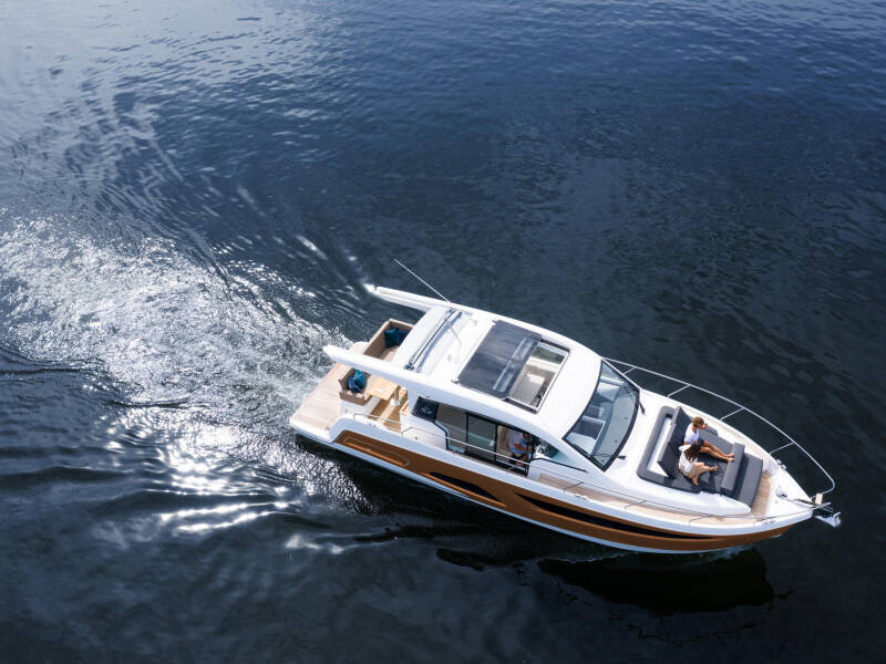 Sealine C390