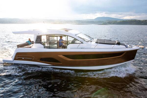 Sealine C390