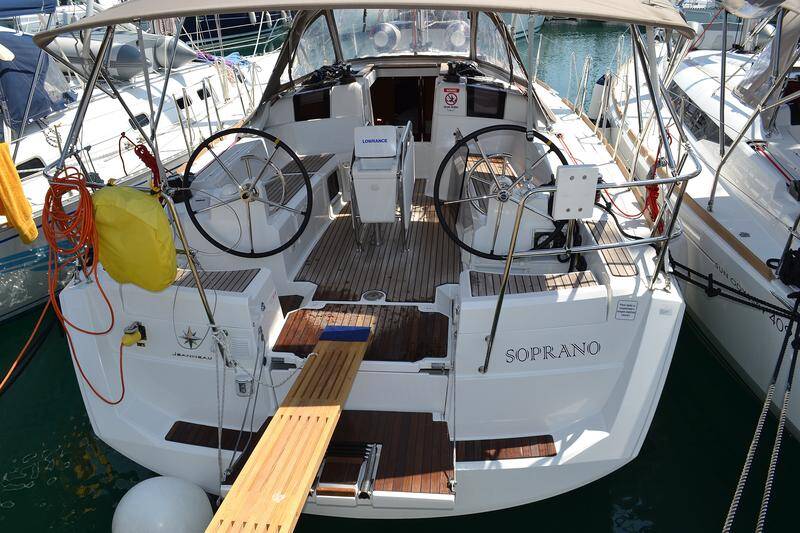 Sun Odyssey 379