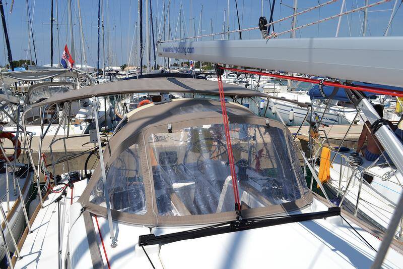 Sun Odyssey 379