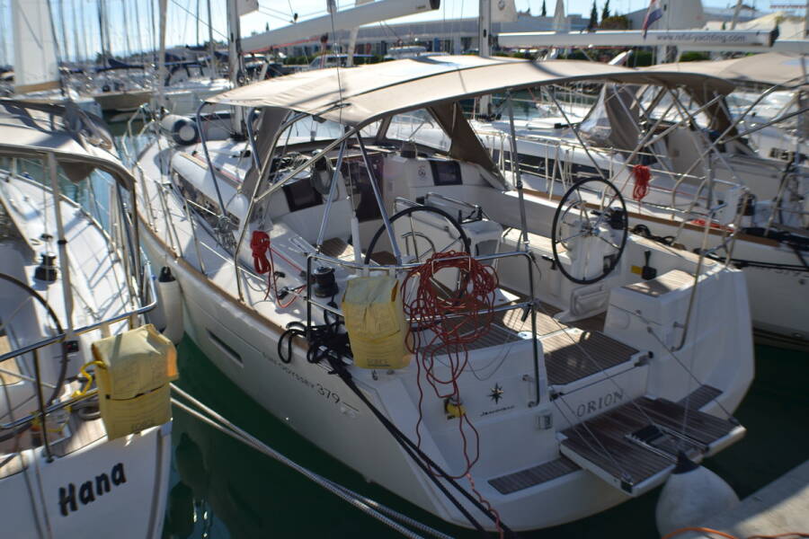 Sun Odyssey 379