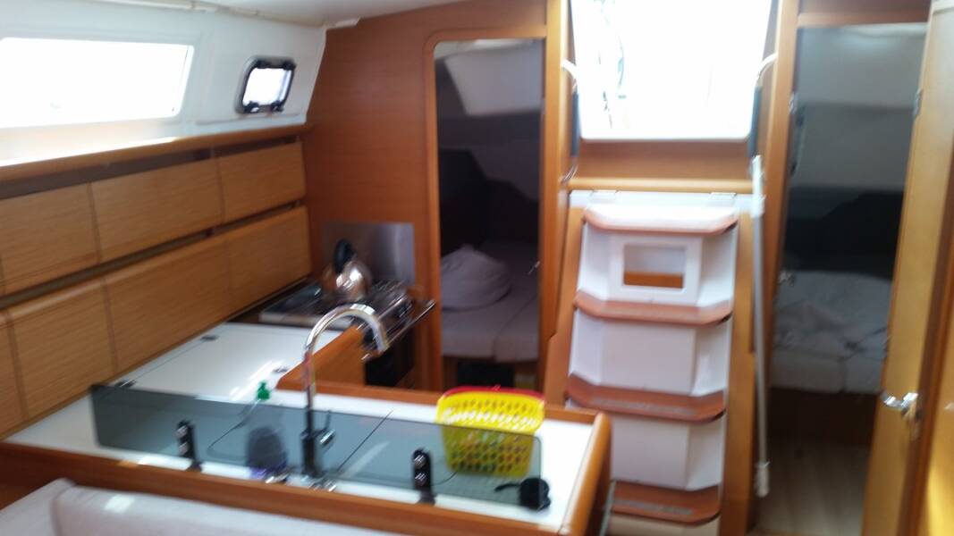 Sun Odyssey 379