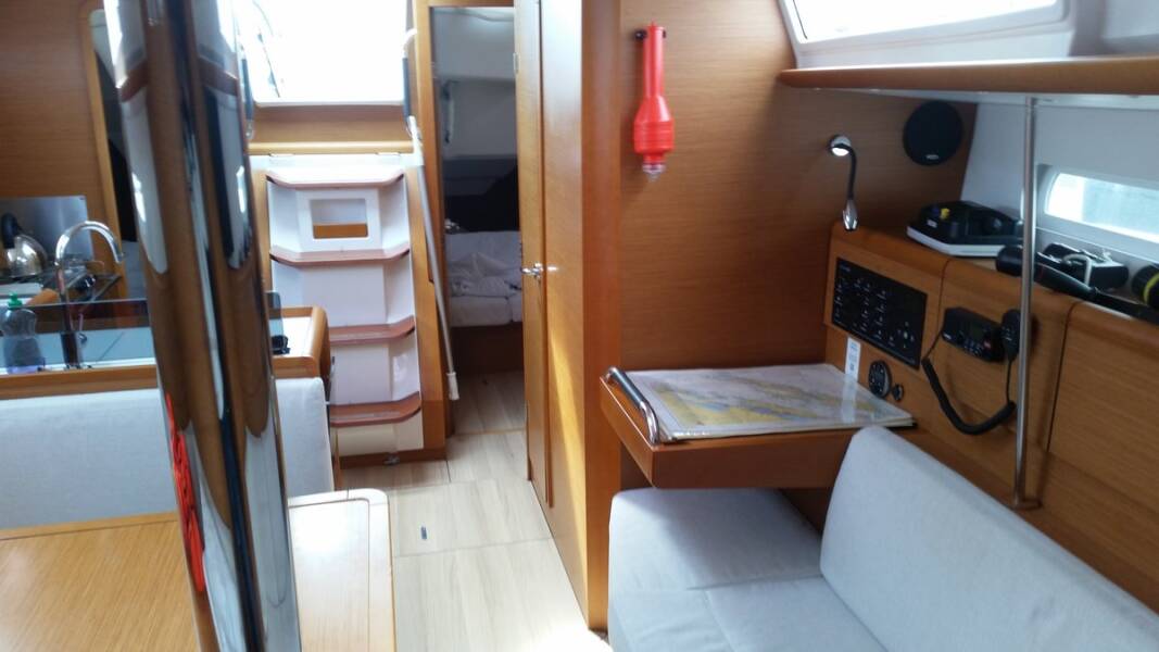 Sun Odyssey 379