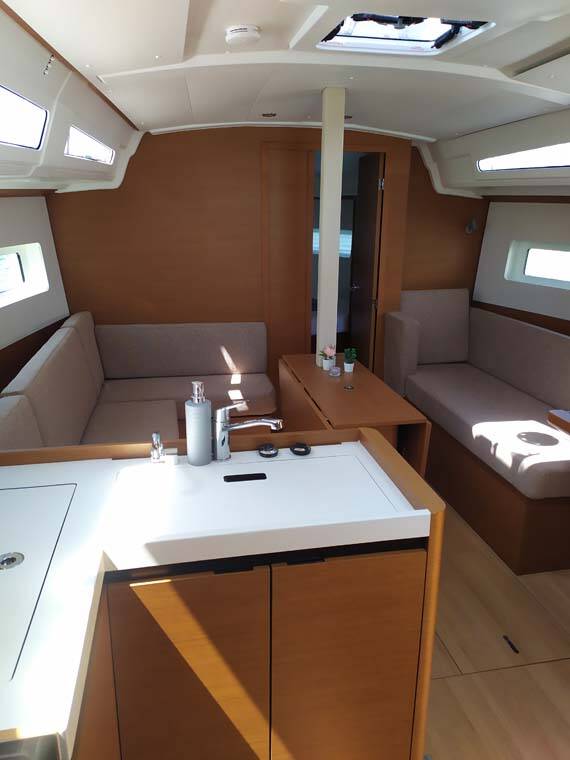 Sun Odyssey 380