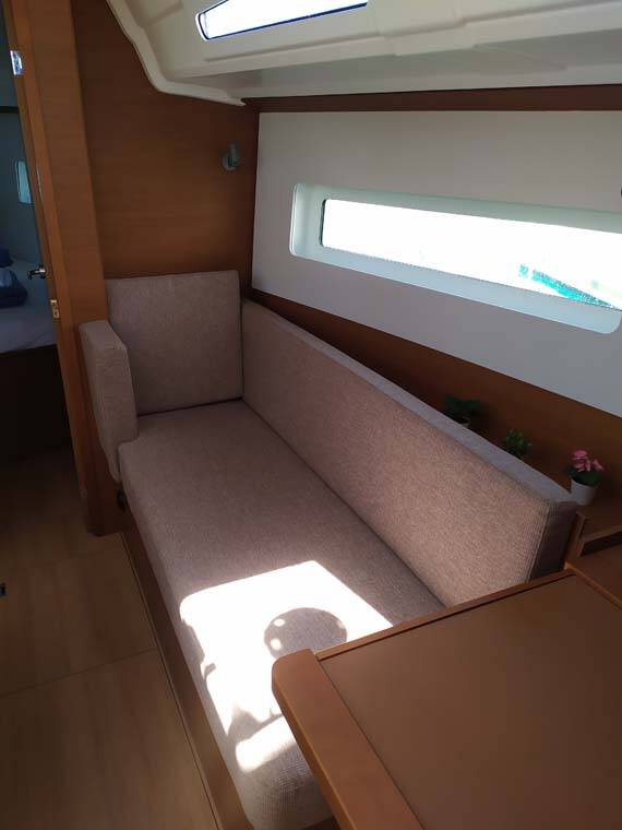 Sun Odyssey 380