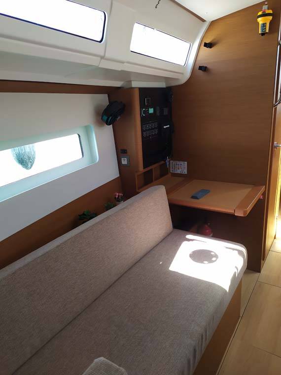 Sun Odyssey 380