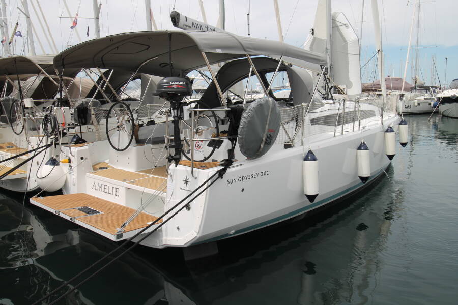 Sun Odyssey 380