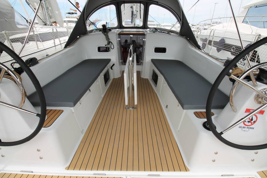 Sun Odyssey 380