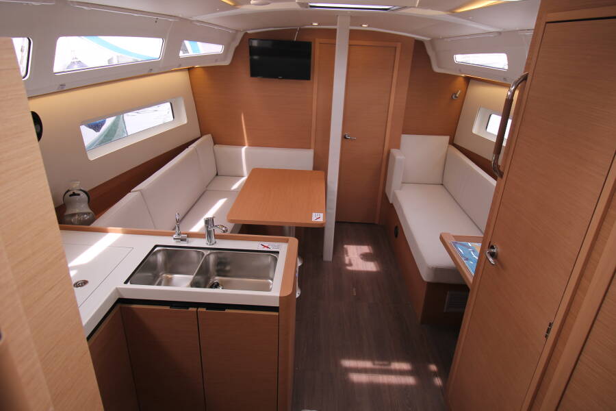 Sun Odyssey 380