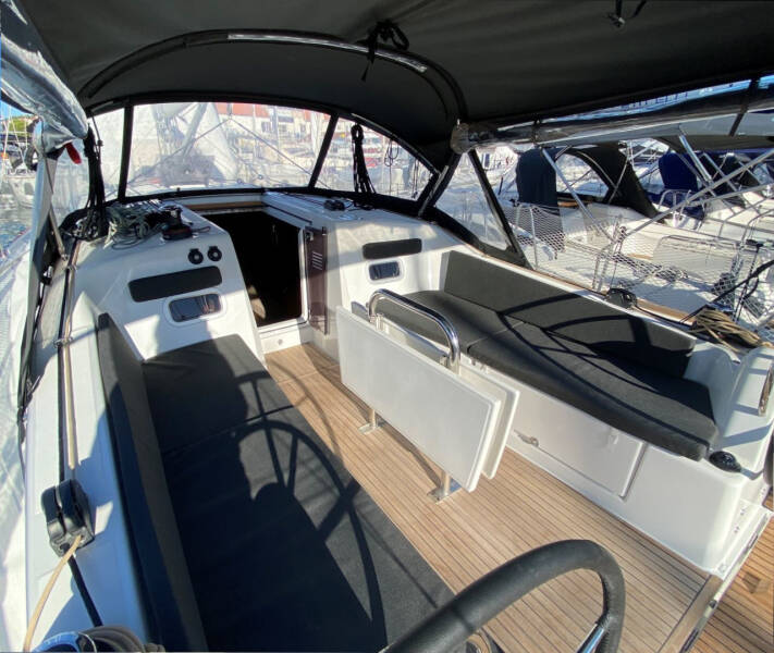 Sun Odyssey 380