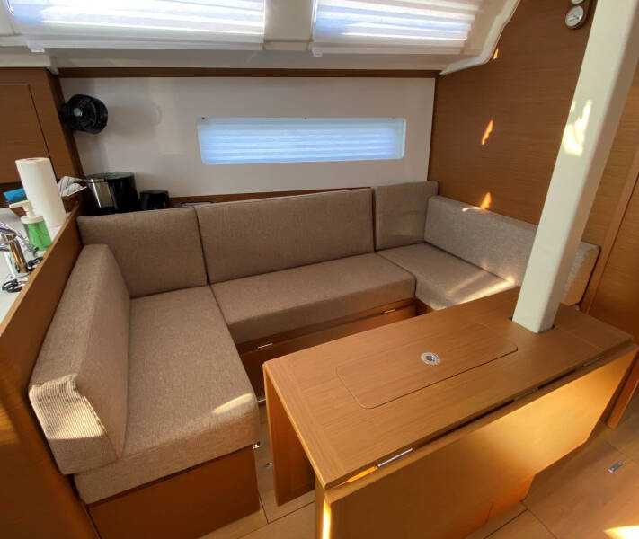 Sun Odyssey 380