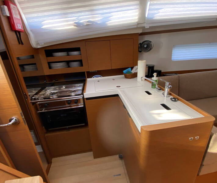 Sun Odyssey 380