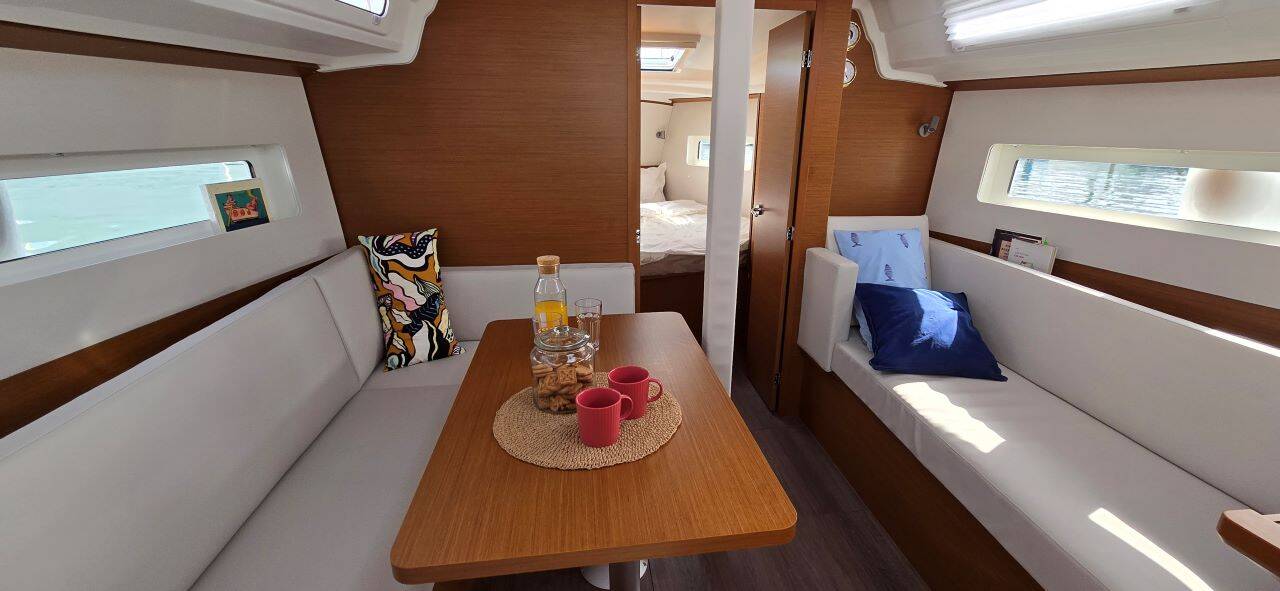 Sun Odyssey 380