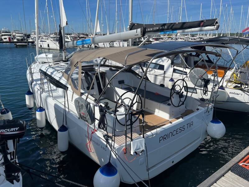 Sun Odyssey 380