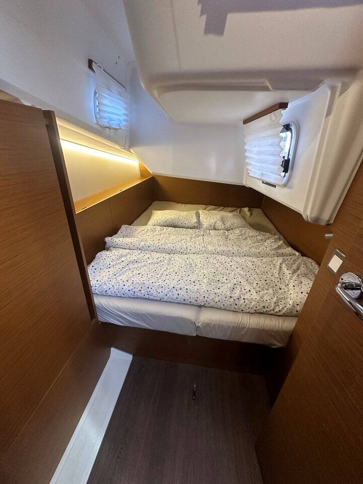 Sun Odyssey 380