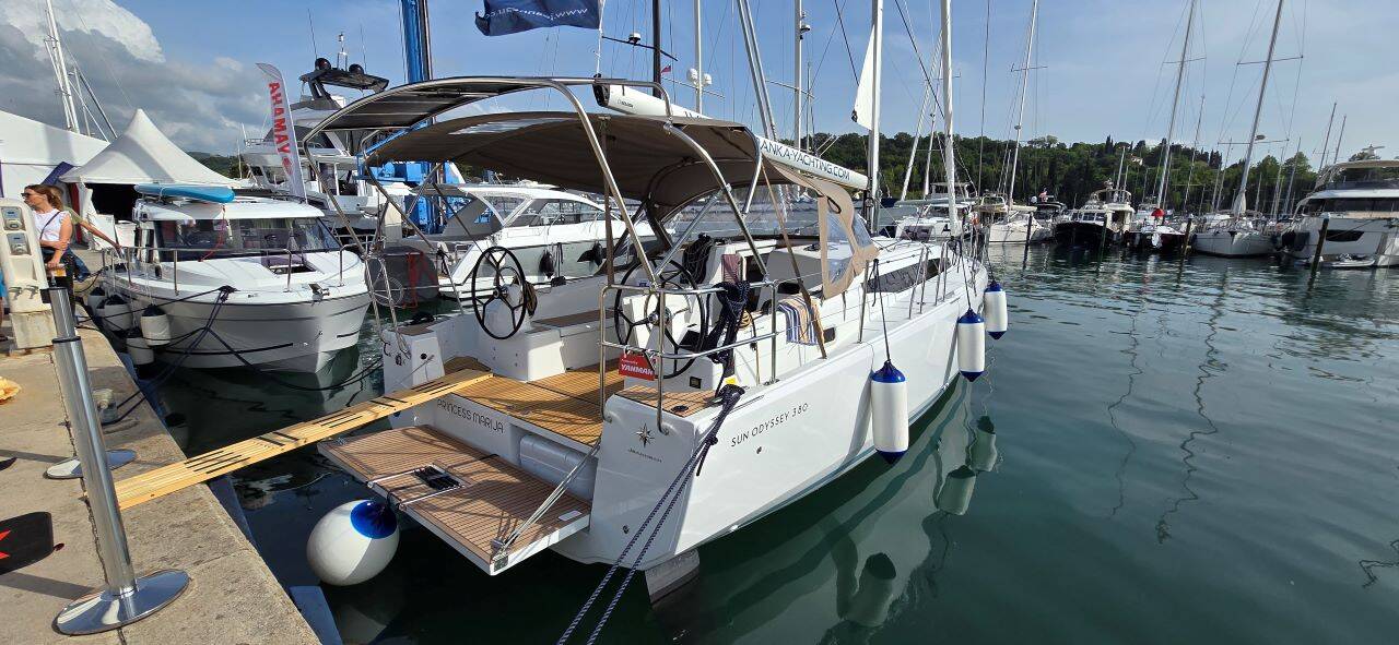 Sun Odyssey 380