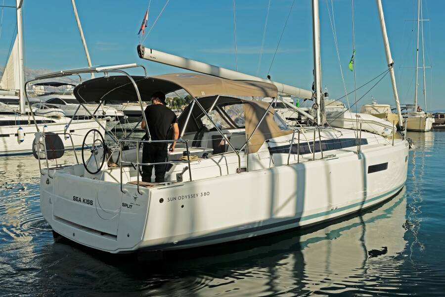 Sun Odyssey 380