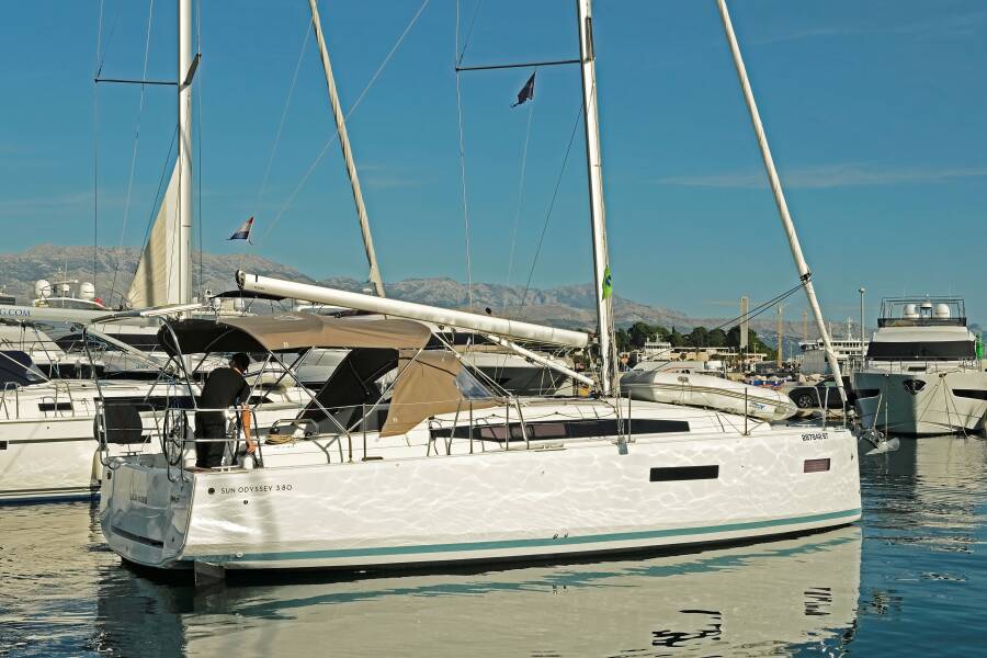 Sun Odyssey 380