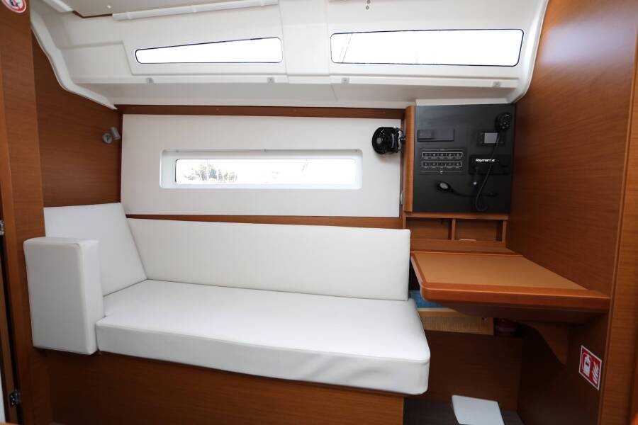 Sun Odyssey 380