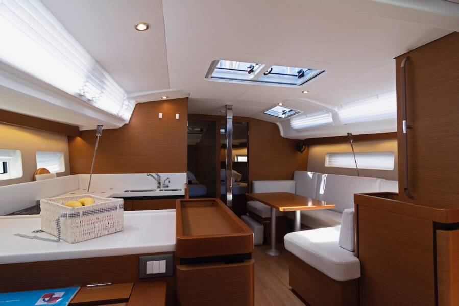 Sun Odyssey 440