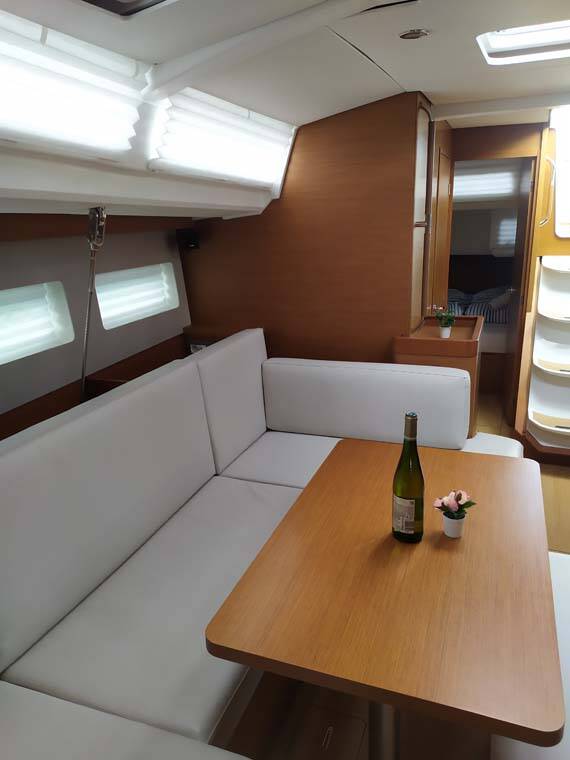 Sun Odyssey 440