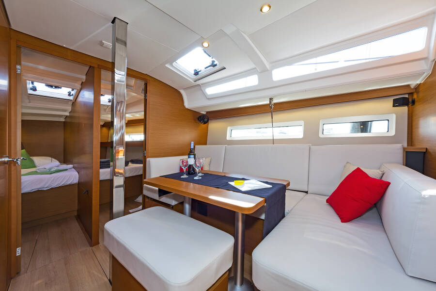 Sun Odyssey 440