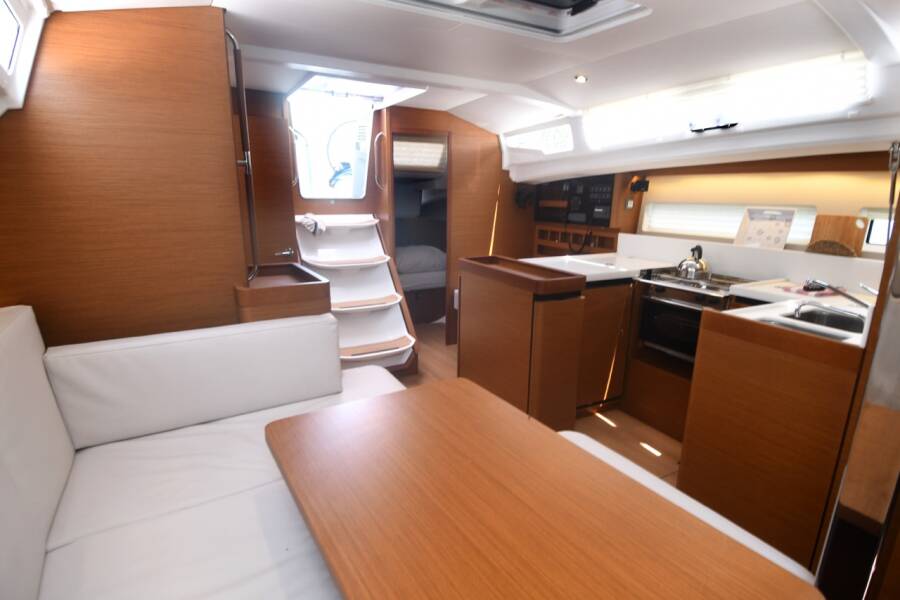 Sun Odyssey 440