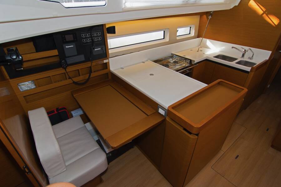 Sun Odyssey 440