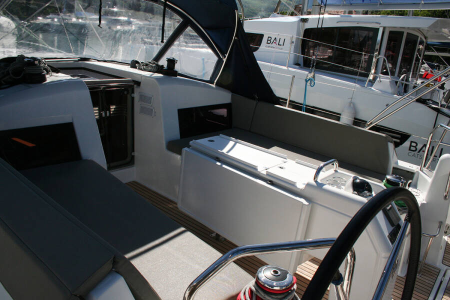 Sun Odyssey 440