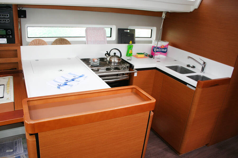 Sun Odyssey 440